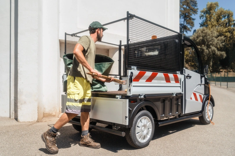 Mopedbiler fra AIXAM Aixam e-Truck E-truck plateau ridelles 2.jpg