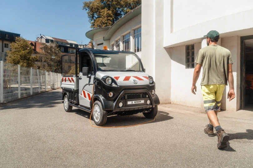 Mopedbiler fra AIXAM Aixam e-Truck E-truck plateau ridelles 3.jpg